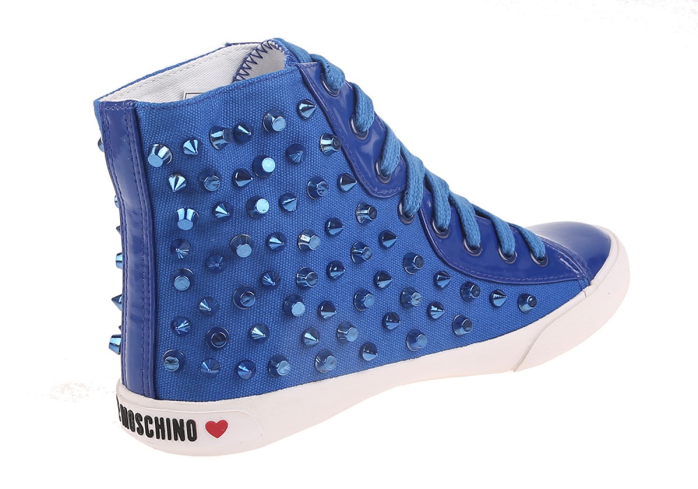 Converse cheap love moschino